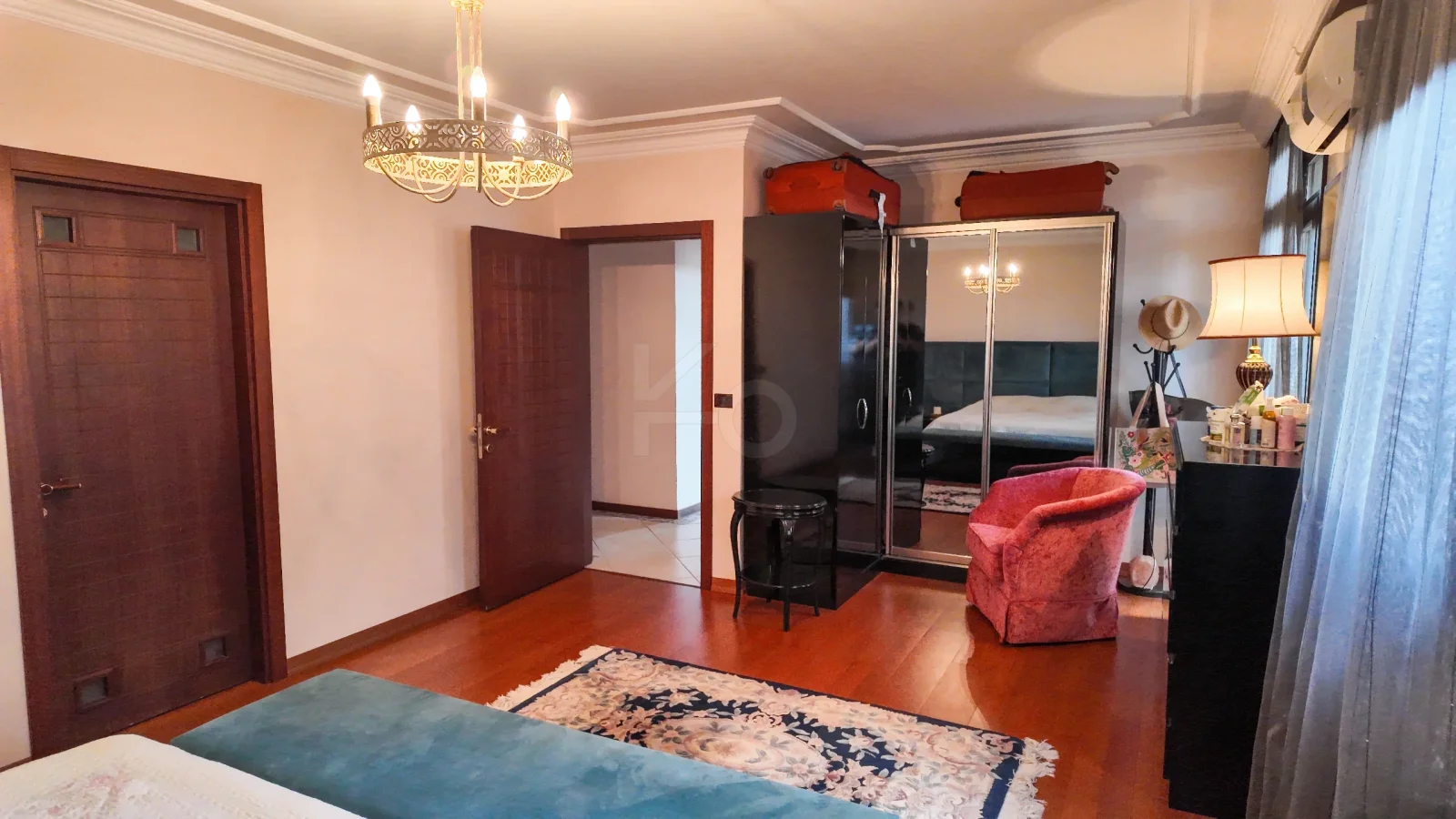 Sarıyer Zekeriyaköy'de Prestijli Sitede 4+1 Satılık Daire