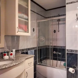 Sarıyer Zekeriyaköy'de Prestijli Sitede 4+1 Satılık Daire