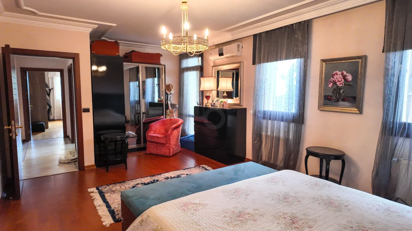 Sarıyer Zekeriyaköy'de Prestijli Sitede 4+1 Satılık Daire