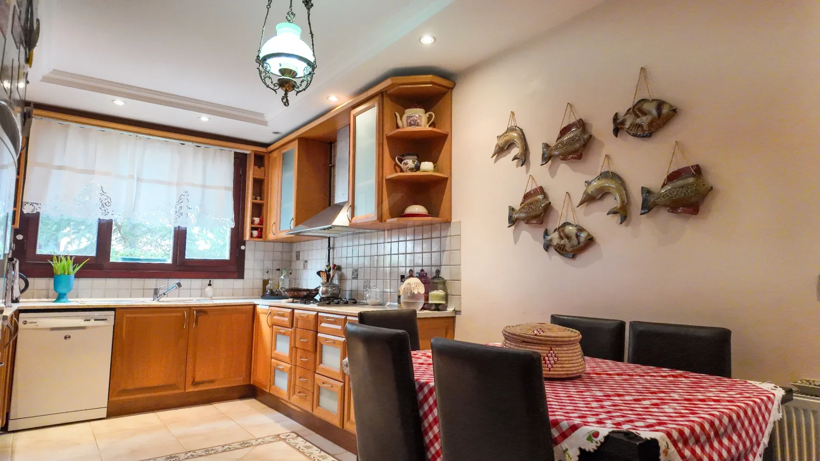 Sarıyer Zekeriyaköy'de Prestijli Sitede 4+1 Satılık Daire