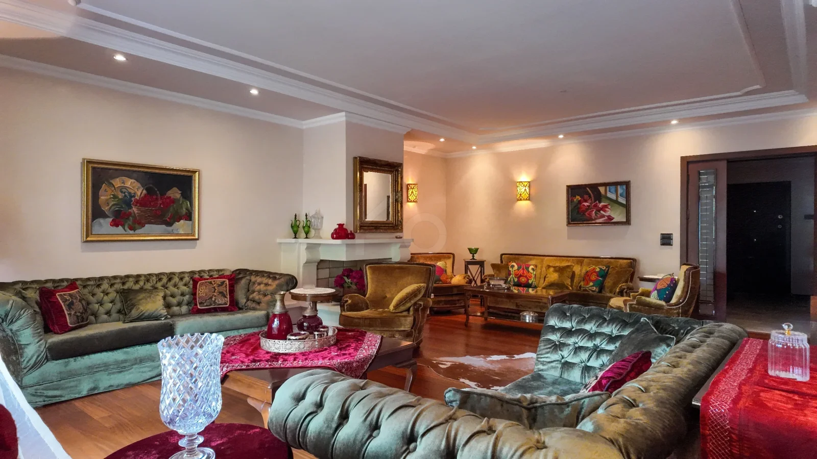Sarıyer Zekeriyaköy'de Prestijli Sitede 4+1 Satılık Daire