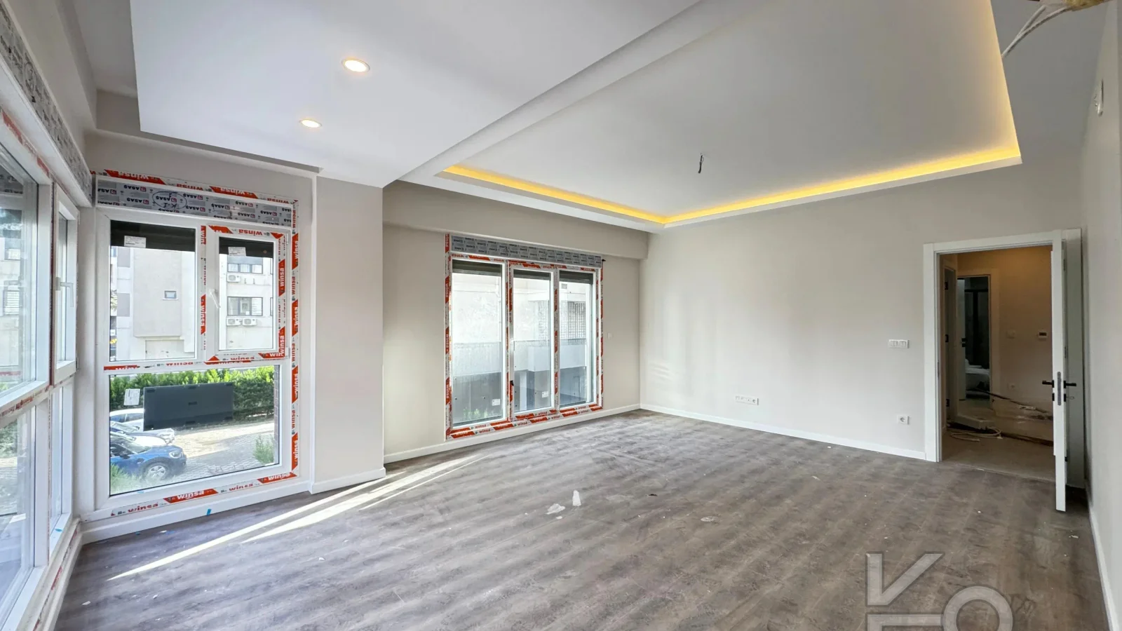 Academy Göztepe Bağdat Caddesi̇ne 10dk 80m2 Net 2 Oda 1 Salon Sifir Bi̇na