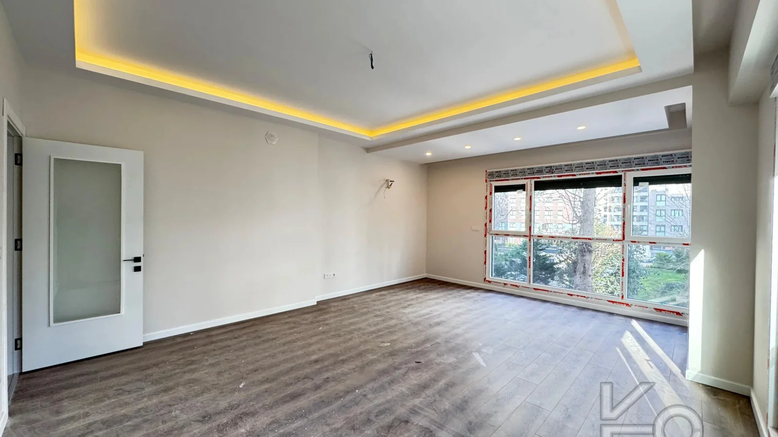 Academy Göztepe Bağdat Caddesi̇ne 10dk 80m2 Net 2 Oda 1 Salon Sifir Bi̇na