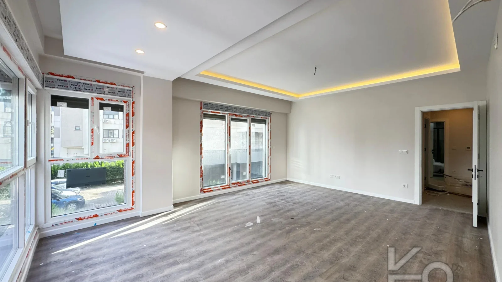 Academy Göztepe Bağdat Caddesi̇ne 10dk 80m2 Net 2 Oda 1 Salon Sifir Bi̇na