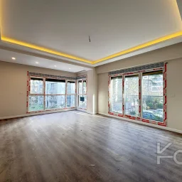 Academy Göztepe Bağdat Caddesi̇ne 10dk 80m2 Net 2 Oda 1 Salon Sifir Bi̇na