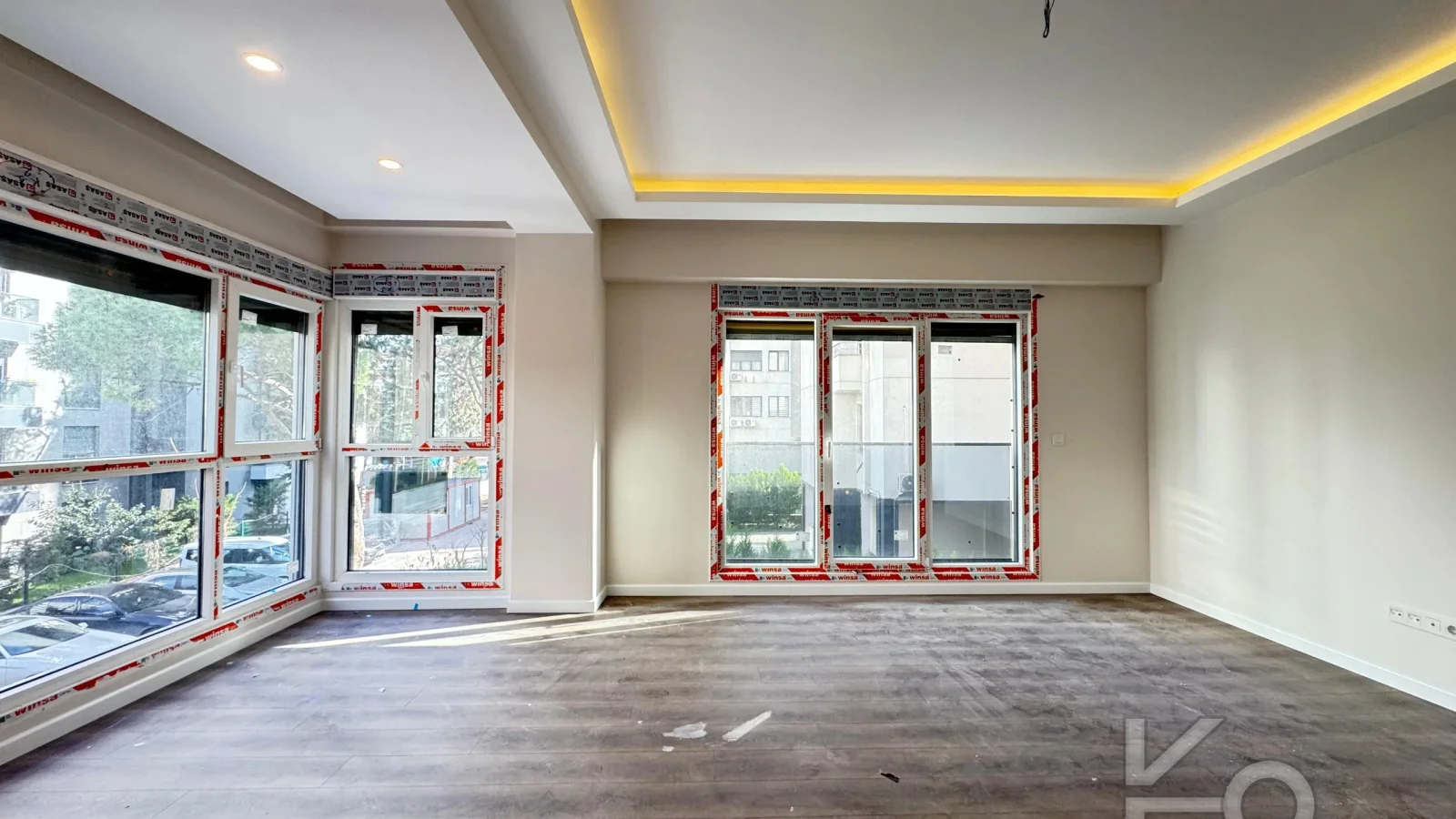 Academy Göztepe Bağdat Caddesi̇ne 10dk 80m2 Net 2 Oda 1 Salon Sifir Bi̇na