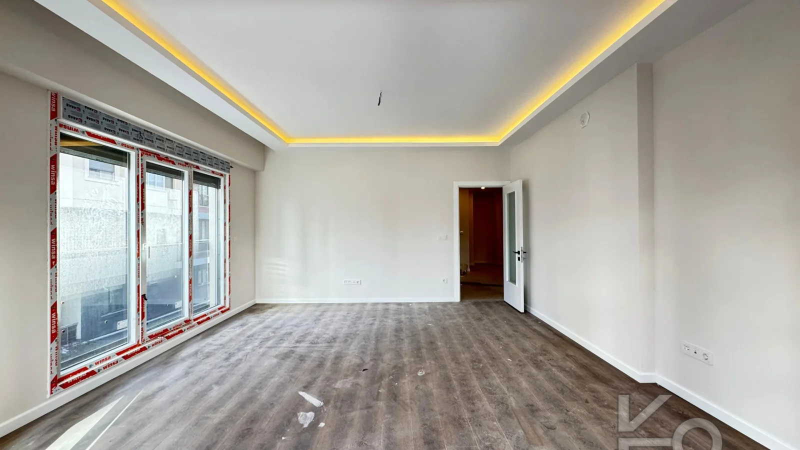 Academy Göztepe Bağdat Caddesi̇ne 10dk 80m2 Net 2 Oda 1 Salon Sifir Bi̇na