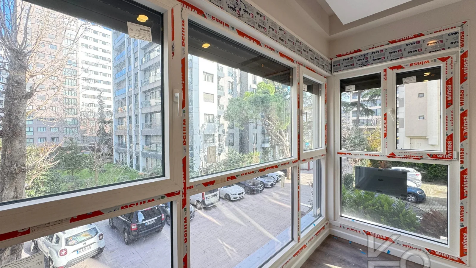 Academy Göztepe Bağdat Caddesi̇ne 10dk 80m2 Net 2 Oda 1 Salon Sifir Bi̇na