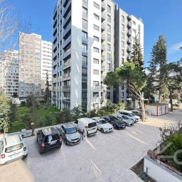 Academy Göztepe Bağdat Caddesi̇ne 10dk 80m2 Net 2 Oda 1 Salon Sifir Bi̇na