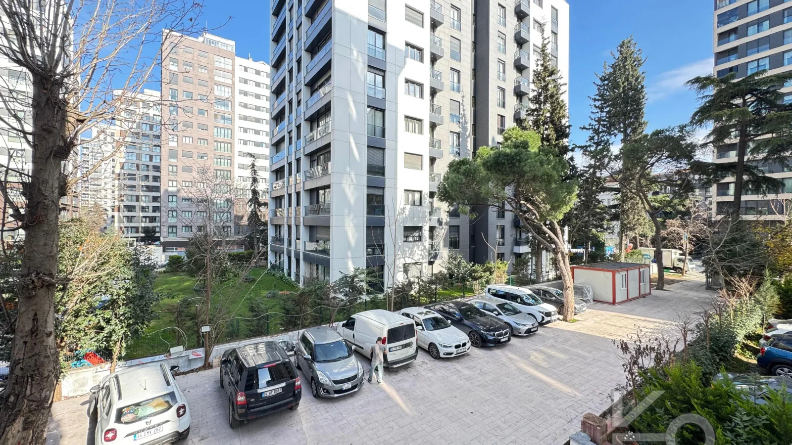 Academy Göztepe Bağdat Caddesi̇ne 10dk 80m2 Net 2 Oda 1 Salon Sifir Bi̇na