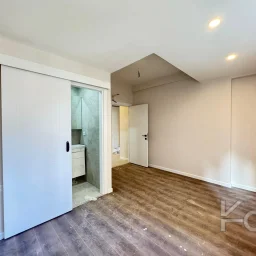 Academy Göztepe Bağdat Caddesi̇ne 10dk 80m2 Net 2 Oda 1 Salon Sifir Bi̇na