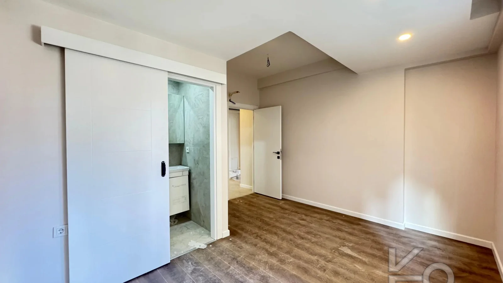 Academy Göztepe Bağdat Caddesi̇ne 10dk 80m2 Net 2 Oda 1 Salon Sifir Bi̇na
