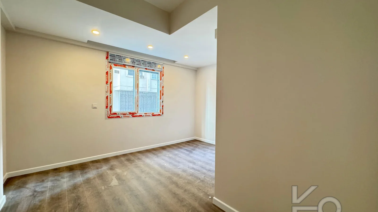 Academy Göztepe Bağdat Caddesi̇ne 10dk 80m2 Net 2 Oda 1 Salon Sifir Bi̇na