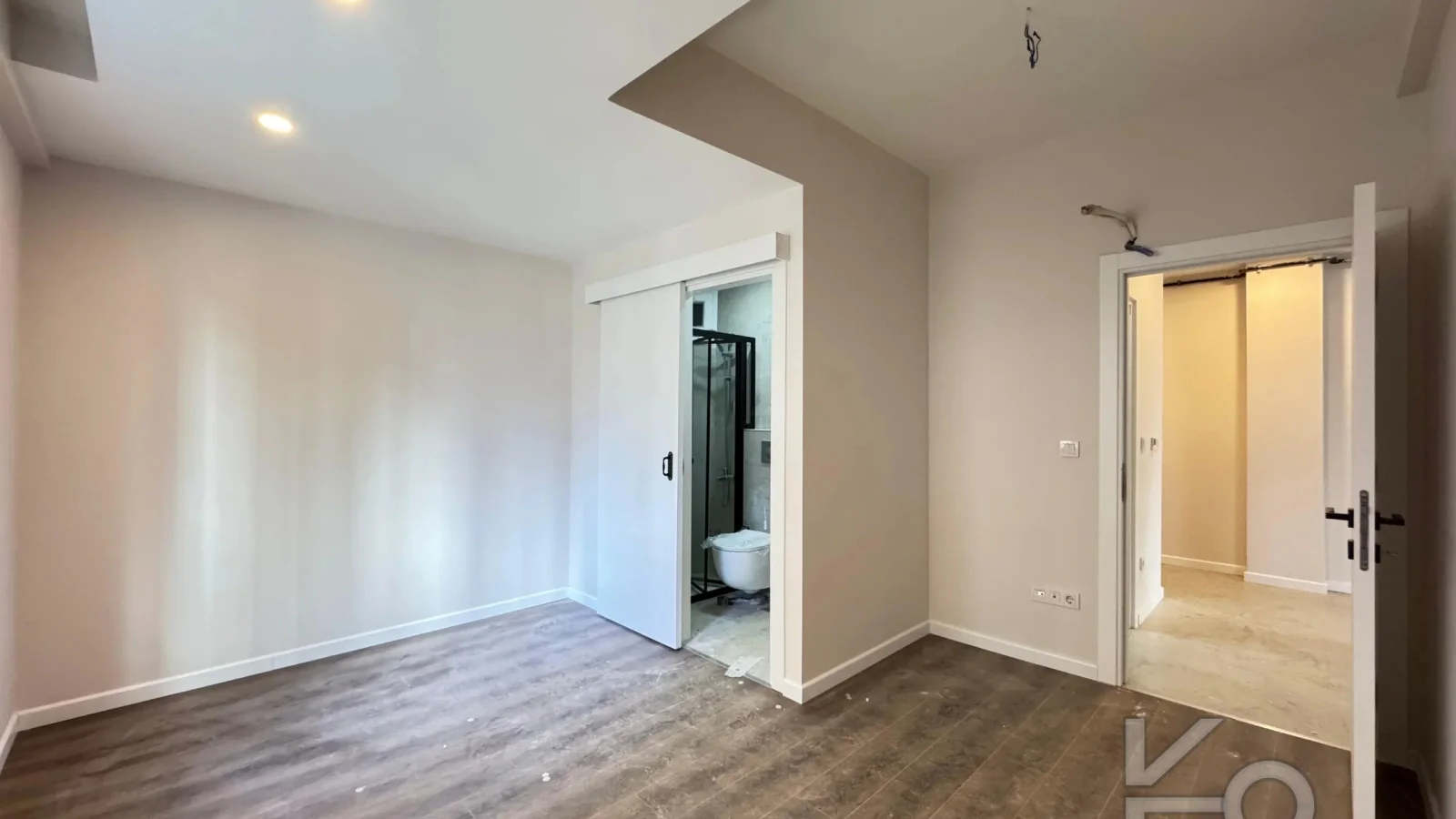 Academy Göztepe Bağdat Caddesi̇ne 10dk 80m2 Net 2 Oda 1 Salon Sifir Bi̇na