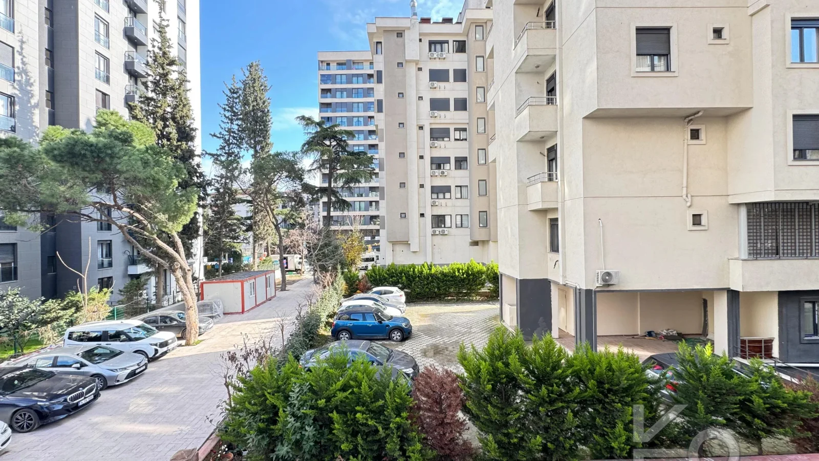 Academy Göztepe Bağdat Caddesi̇ne 10dk 80m2 Net 2 Oda 1 Salon Sifir Bi̇na