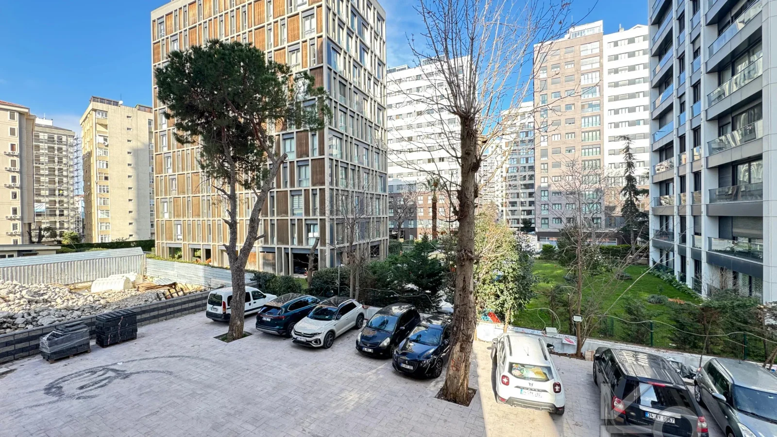 Academy Göztepe Bağdat Caddesi̇ne 10dk 80m2 Net 2 Oda 1 Salon Sifir Bi̇na