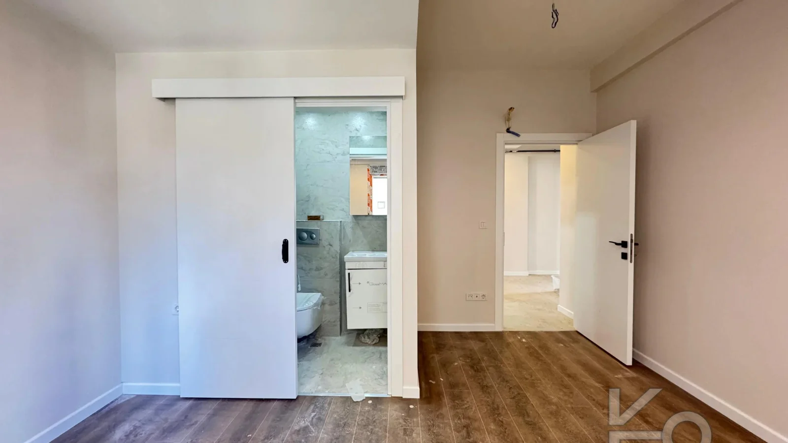 Academy Göztepe Bağdat Caddesi̇ne 10dk 80m2 Net 2 Oda 1 Salon Sifir Bi̇na