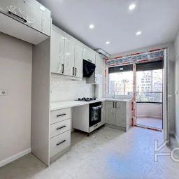 Academy Göztepe Bağdat Caddesi̇ne 10dk 80m2 Net 2 Oda 1 Salon Sifir Bi̇na
