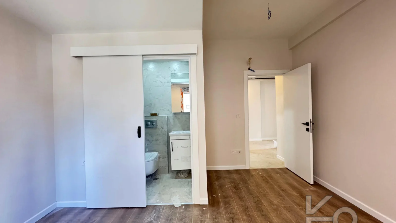 Academy Göztepe Bağdat Caddesi̇ne 10dk 80m2 Net 2 Oda 1 Salon Sifir Bi̇na