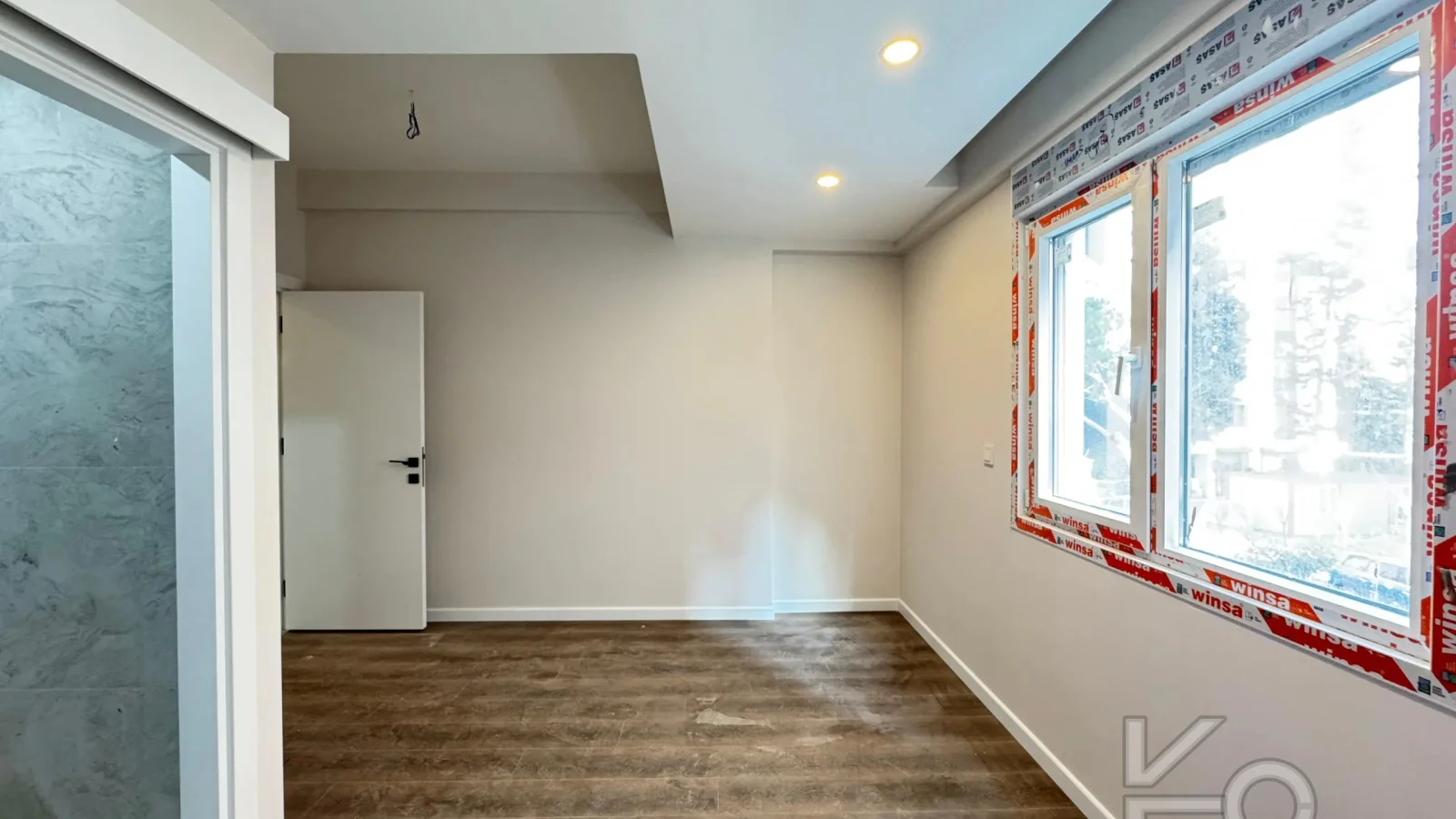 Academy Göztepe Bağdat Caddesi̇ne 10dk 80m2 Net 2 Oda 1 Salon Sifir Bi̇na