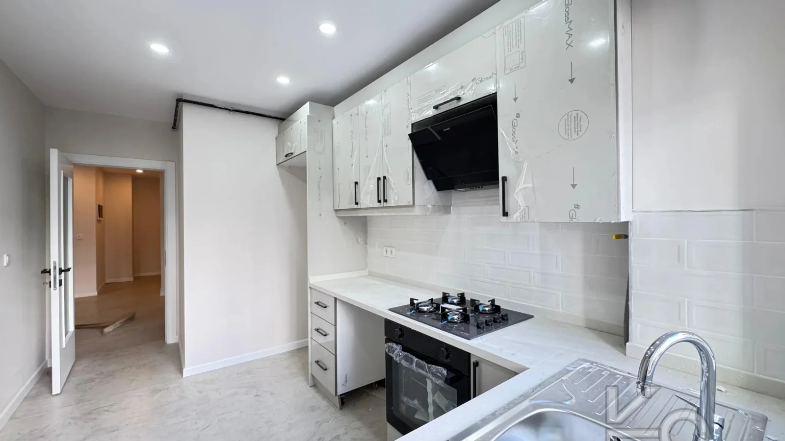 Academy Göztepe Bağdat Caddesi̇ne 10dk 80m2 Net 2 Oda 1 Salon Sifir Bi̇na