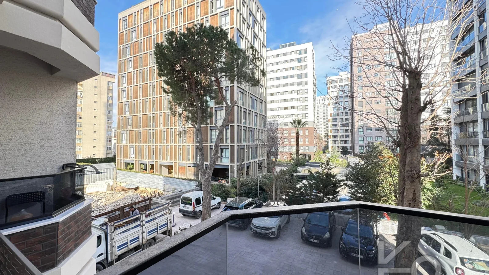 Academy Göztepe Bağdat Caddesi̇ne 10dk 80m2 Net 2 Oda 1 Salon Sifir Bi̇na