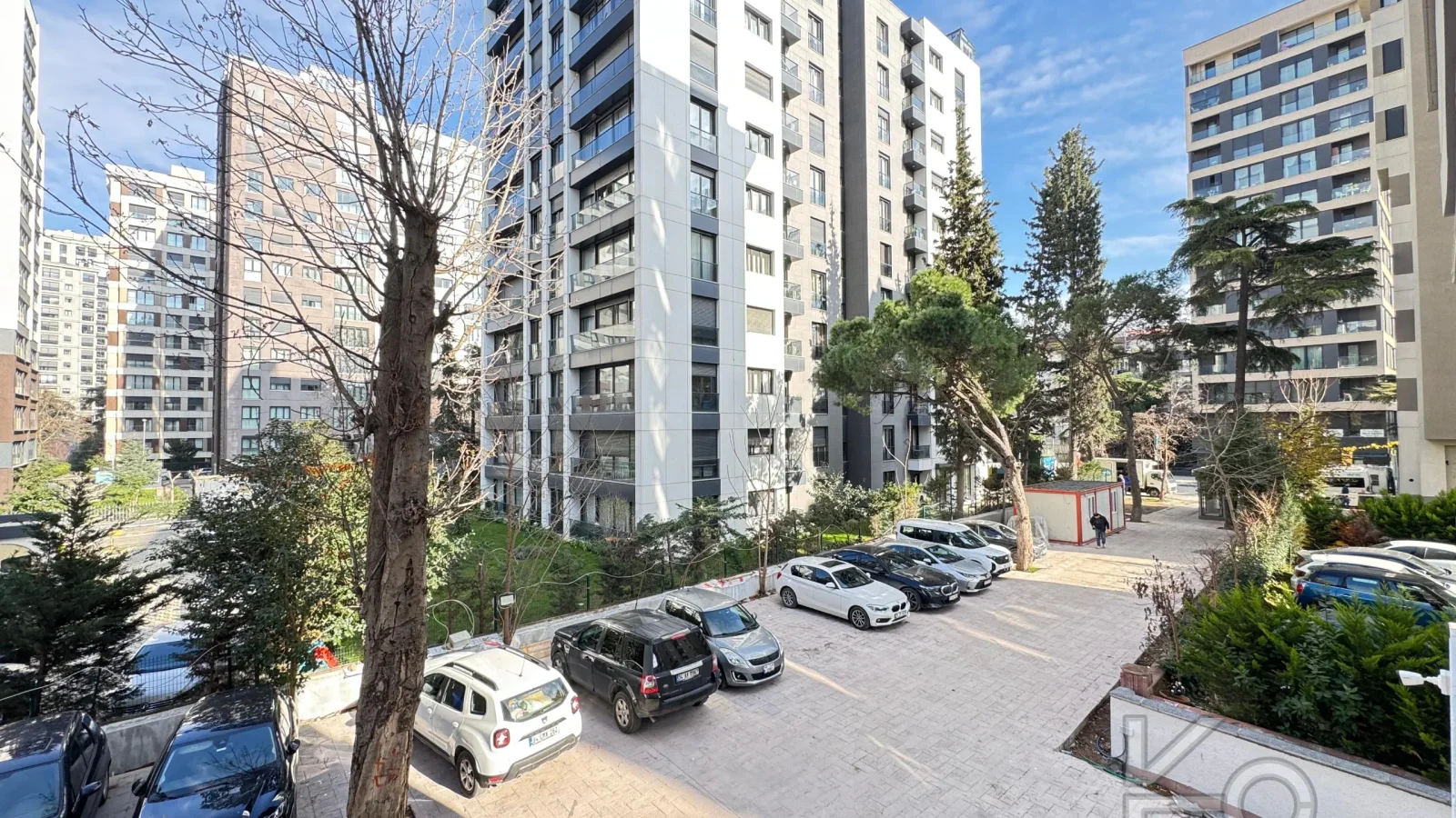 Academy Göztepe Bağdat Caddesi̇ne 10dk 80m2 Net 2 Oda 1 Salon Sifir Bi̇na