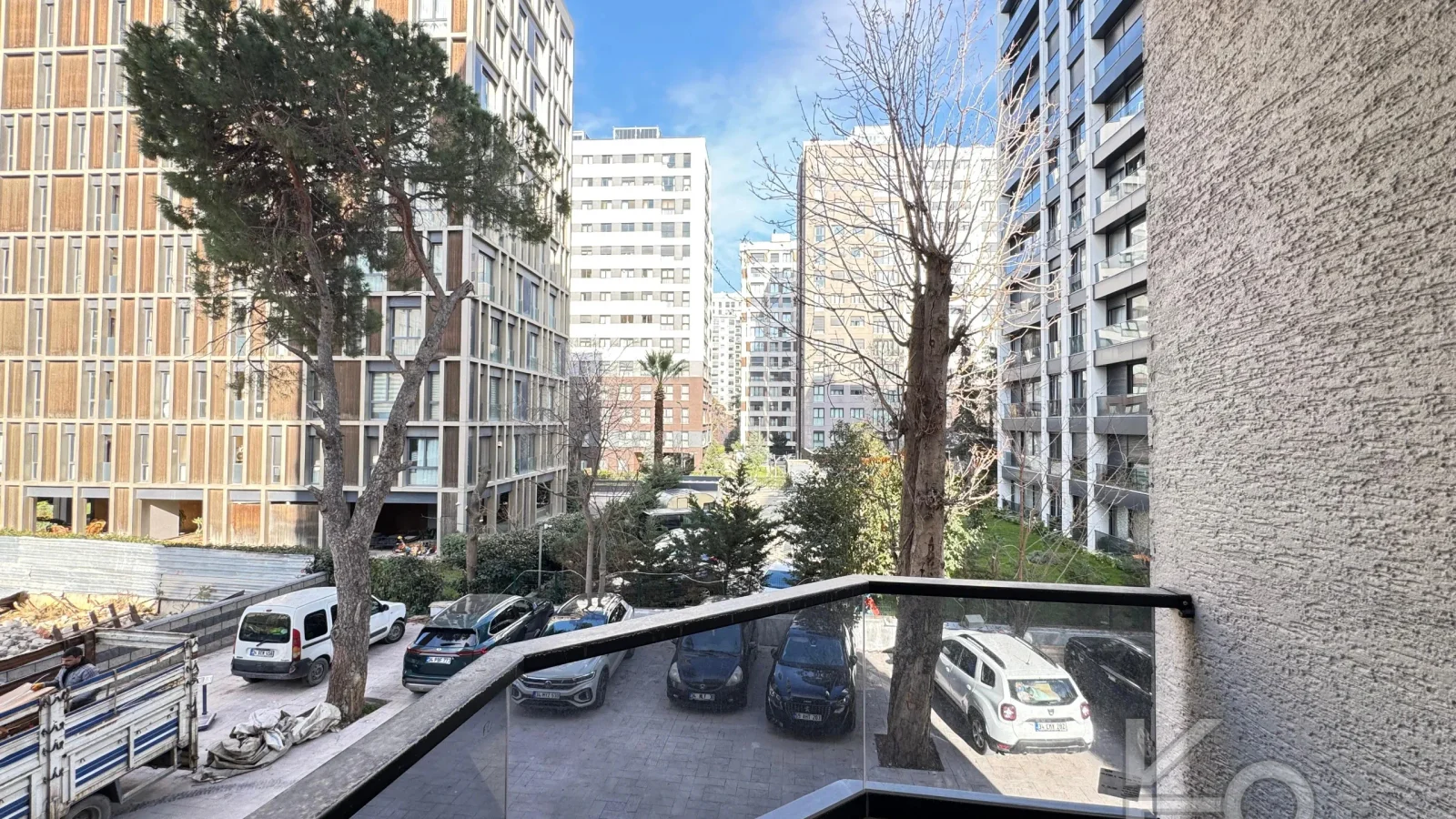 Academy Göztepe Bağdat Caddesi̇ne 10dk 80m2 Net 2 Oda 1 Salon Sifir Bi̇na
