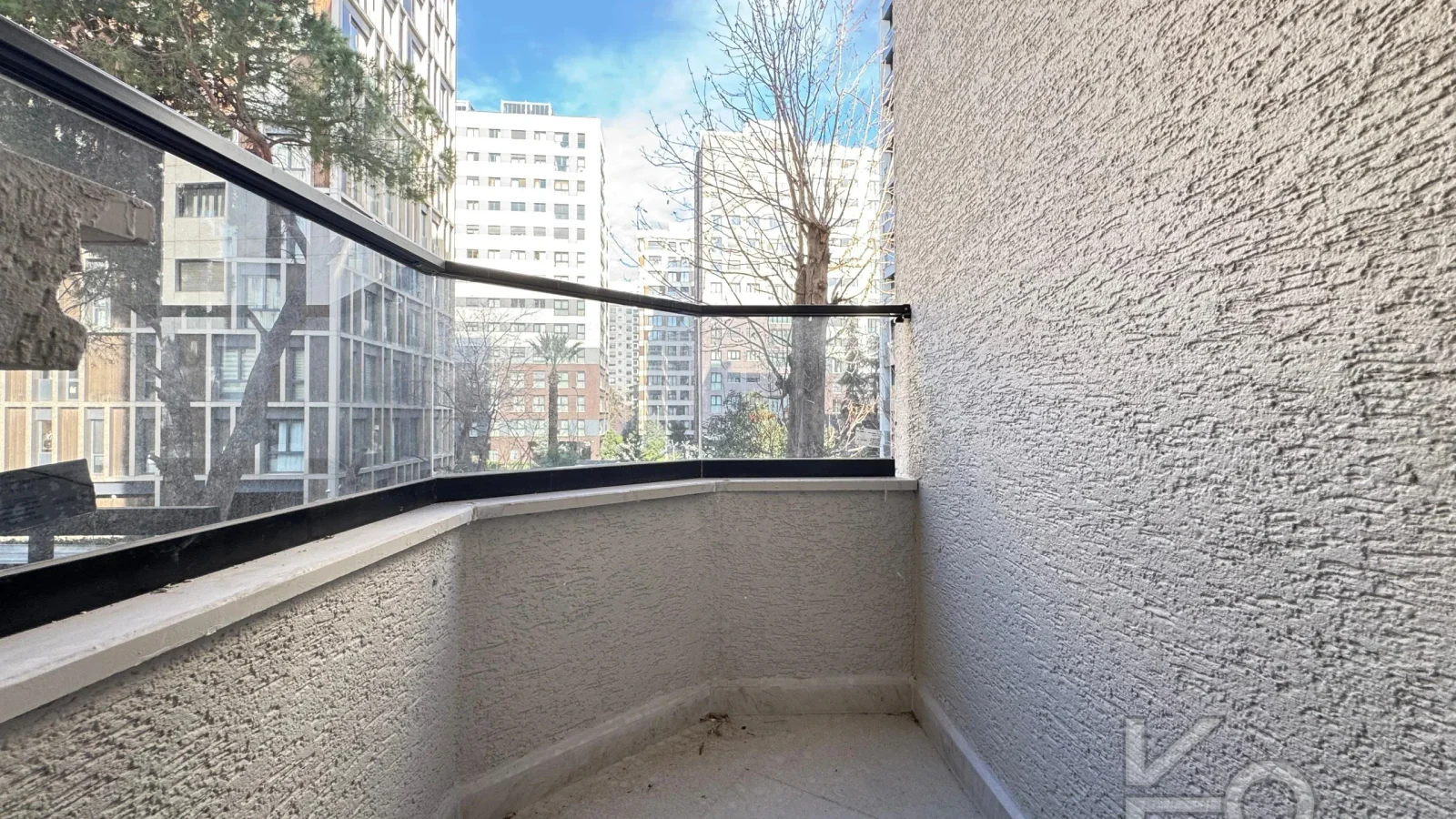 Academy Göztepe Bağdat Caddesi̇ne 10dk 80m2 Net 2 Oda 1 Salon Sifir Bi̇na