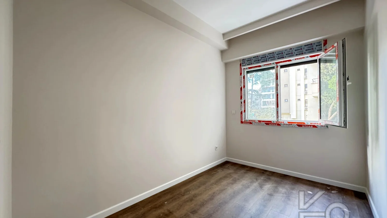 Academy Göztepe Bağdat Caddesi̇ne 10dk 80m2 Net 2 Oda 1 Salon Sifir Bi̇na