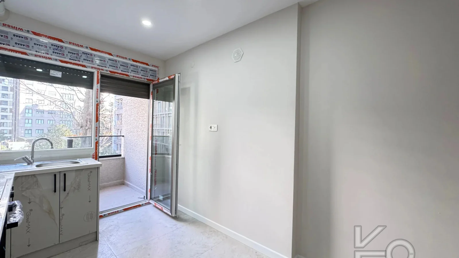 Academy Göztepe Bağdat Caddesi̇ne 10dk 80m2 Net 2 Oda 1 Salon Sifir Bi̇na