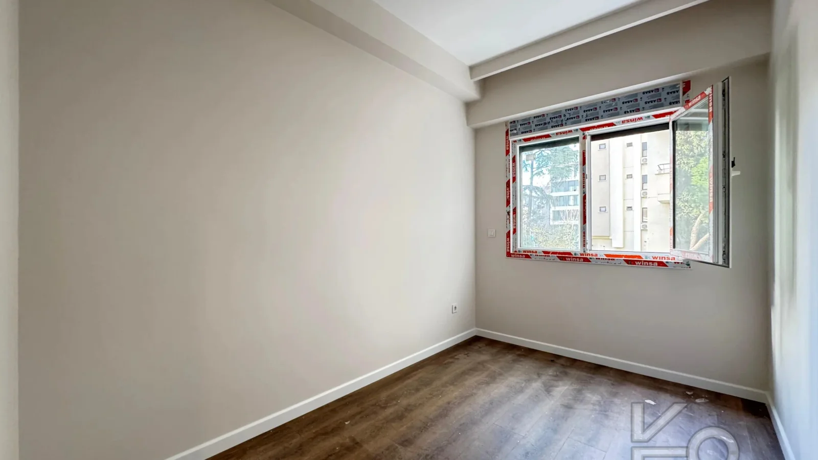 Academy Göztepe Bağdat Caddesi̇ne 10dk 80m2 Net 2 Oda 1 Salon Sifir Bi̇na
