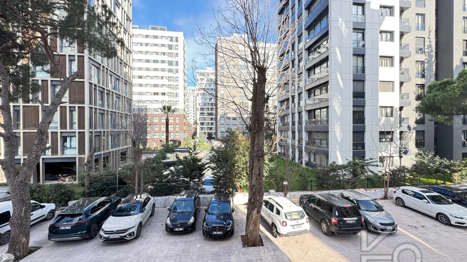 Academy Göztepe Bağdat Caddesi̇ne 10dk 80m2 Net 2 Oda 1 Salon Sifir Bi̇na