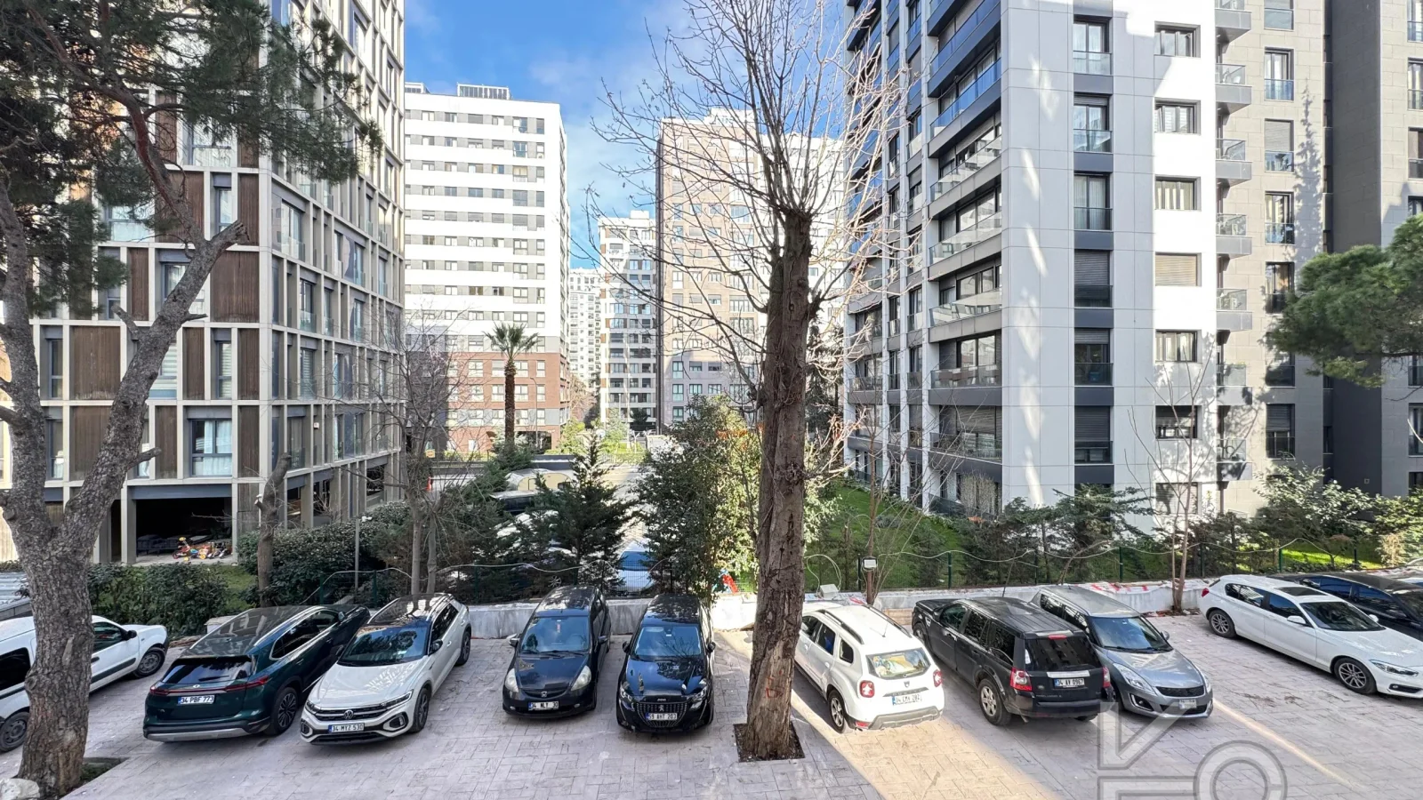 Academy Göztepe Bağdat Caddesi̇ne 10dk 80m2 Net 2 Oda 1 Salon Sifir Bi̇na