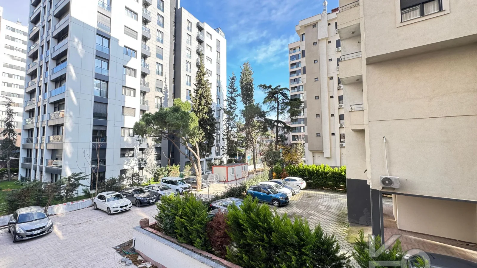 Academy Göztepe Bağdat Caddesi̇ne 10dk 80m2 Net 2 Oda 1 Salon Sifir Bi̇na