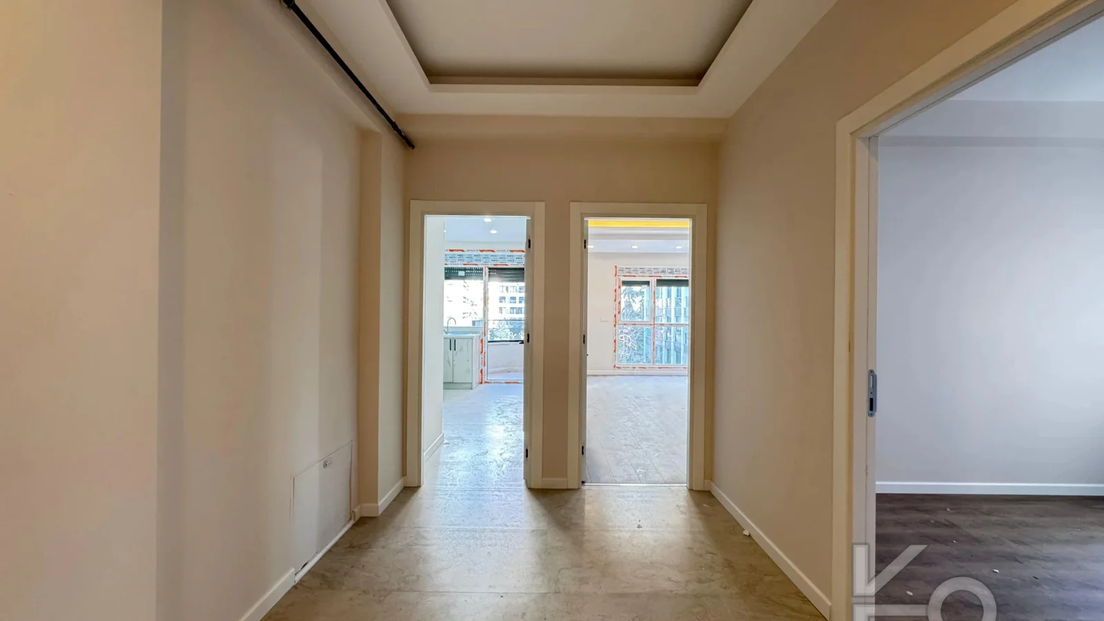 Academy Göztepe Bağdat Caddesi̇ne 10dk 80m2 Net 2 Oda 1 Salon Sifir Bi̇na