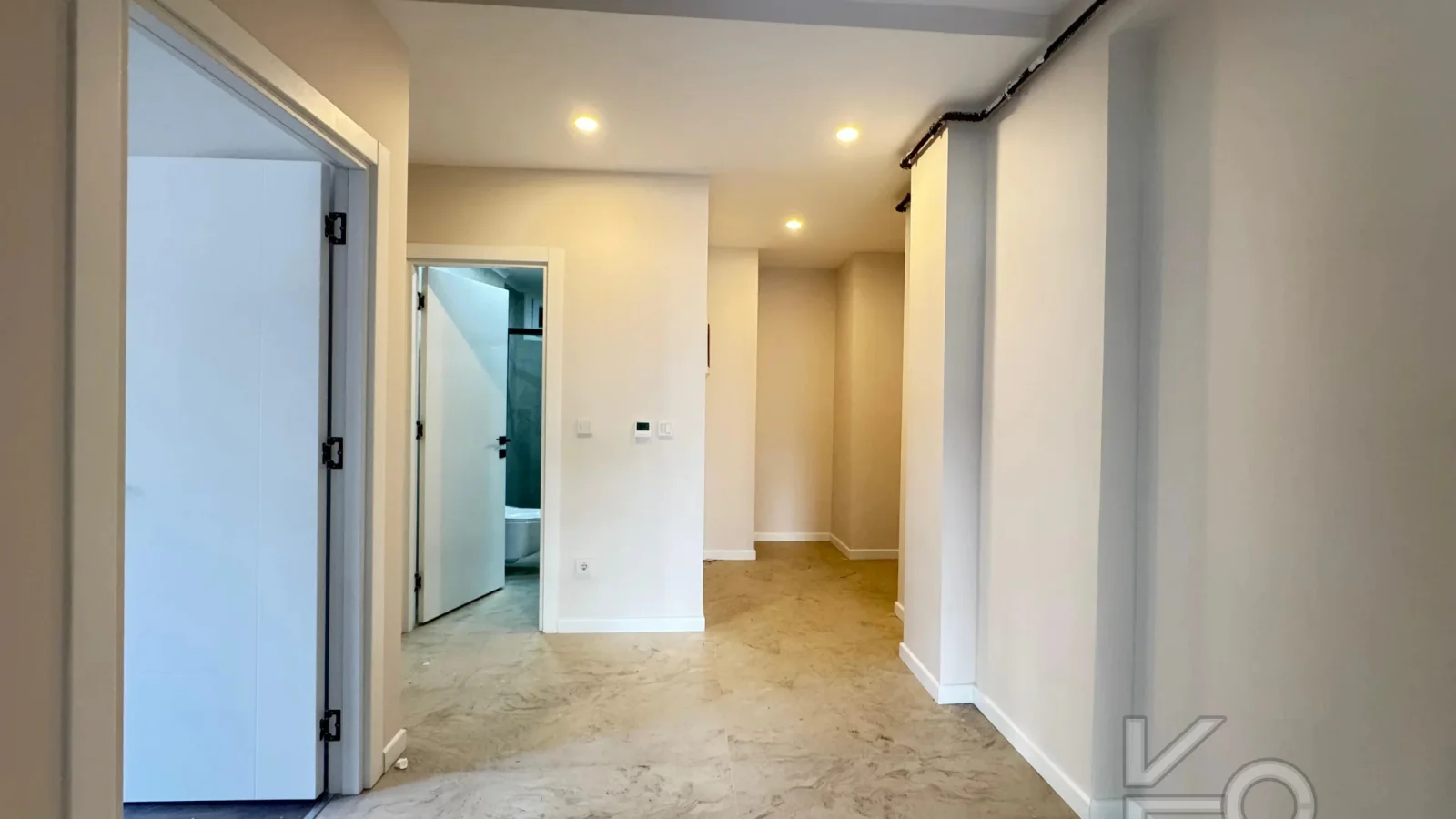 Academy Göztepe Bağdat Caddesi̇ne 10dk 80m2 Net 2 Oda 1 Salon Sifir Bi̇na