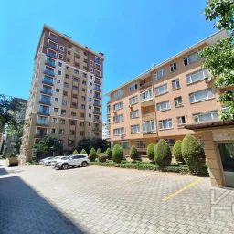 Laci̇vertcadde Göztepe Bağdat Cd.yakini̇ 55m² Net 1+1