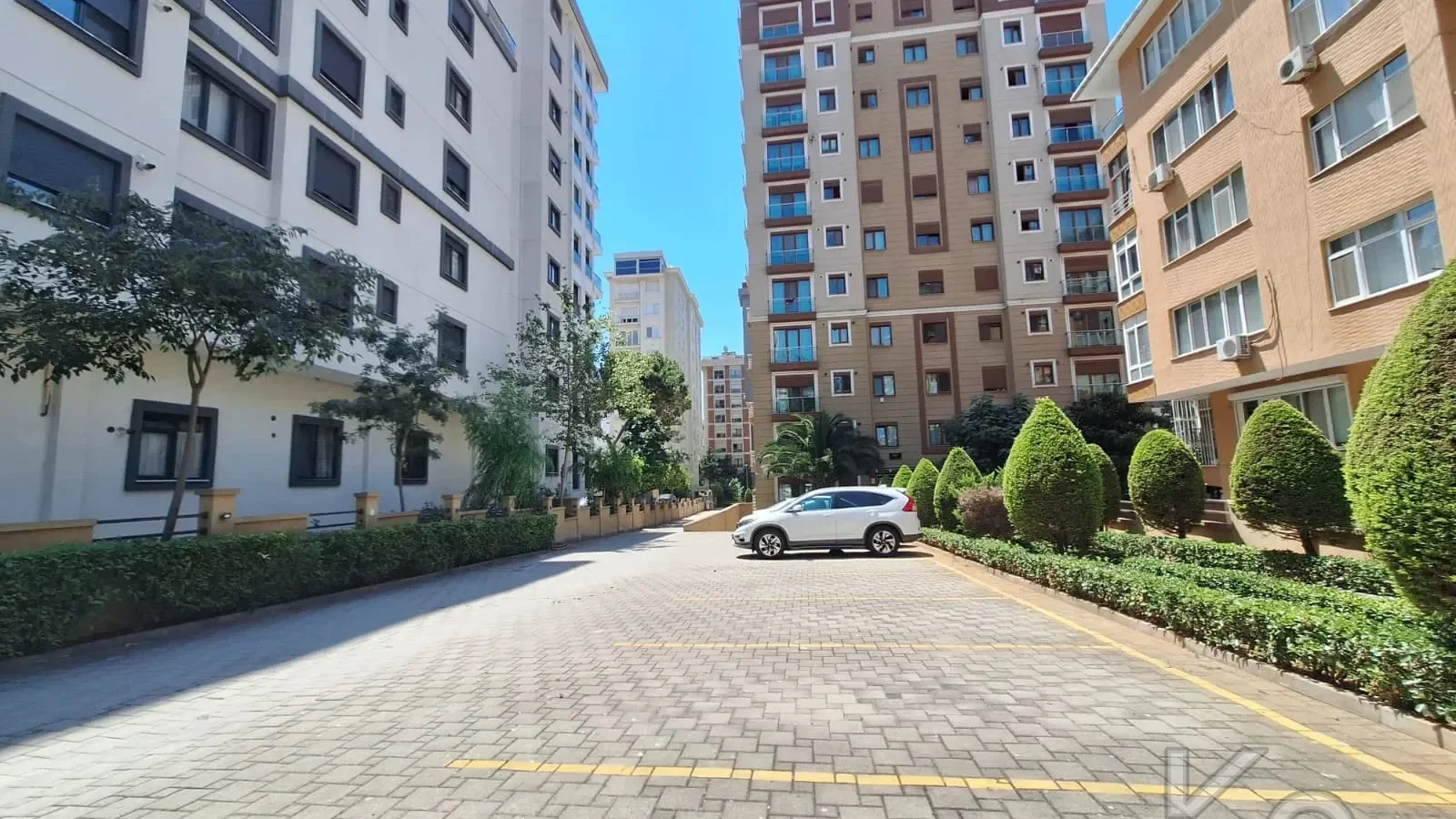 Laci̇vertcadde Göztepe Bağdat Cd.yakini̇ 55m² Net 1+1