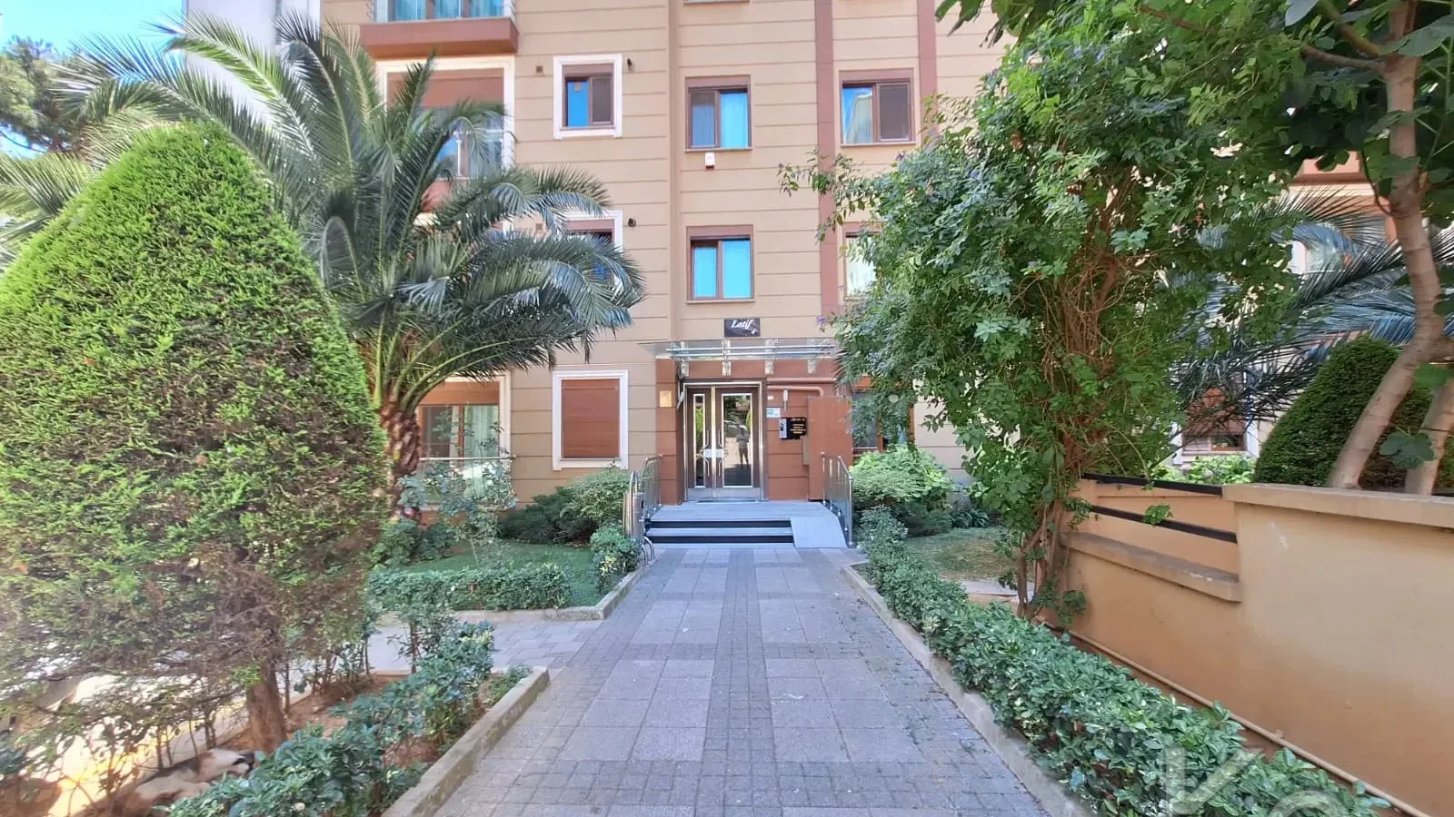 Laci̇vertcadde Göztepe Bağdat Cd.yakini̇ 55m² Net 1+1