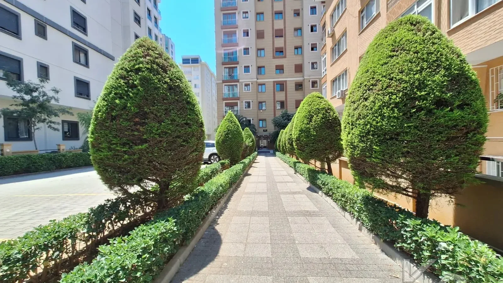 Laci̇vertcadde Göztepe Bağdat Cd.yakini̇ 55m² Net 1+1