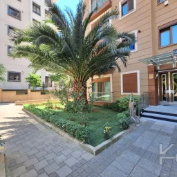 Laci̇vertcadde Göztepe Bağdat Cd.yakini̇ 55m² Net 1+1