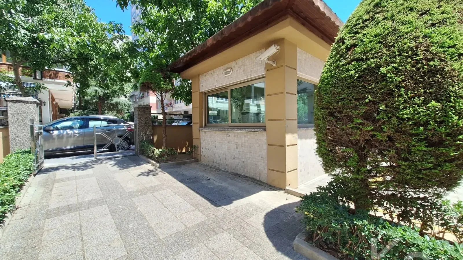 Laci̇vertcadde Göztepe Bağdat Cd.yakini̇ 55m² Net 1+1