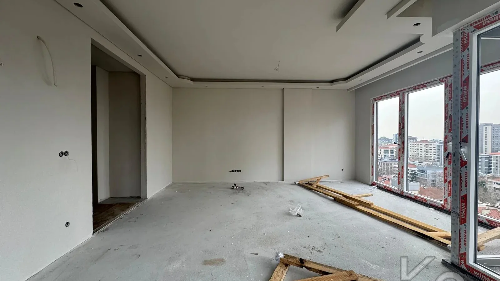 Laci̇vertcadde  Göztepe'de Yasal Ebeveyn'li Balkonlu 115m² 3+1