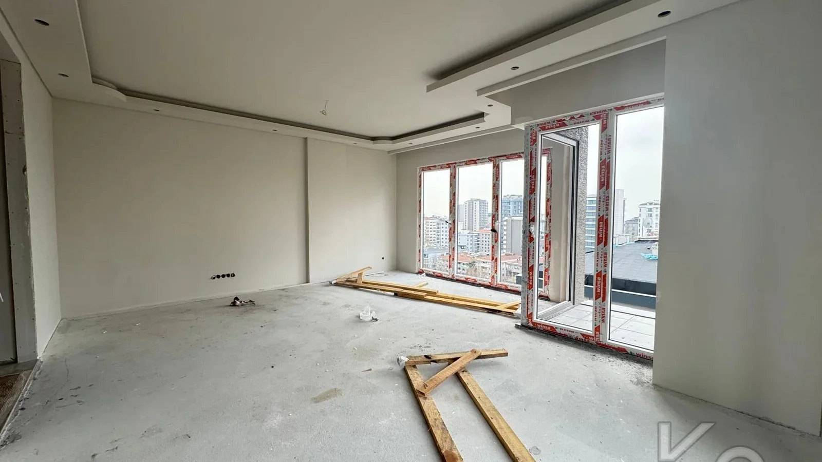 Laci̇vertcadde  Göztepe'de Yasal Ebeveyn'li Balkonlu 115m² 3+1