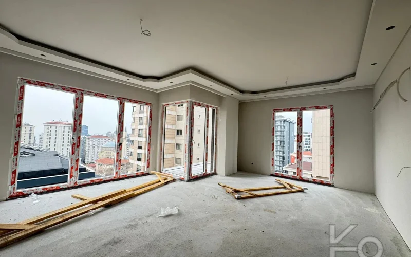 Laci̇vertcadde  Göztepe'de Yasal Ebeveyn'li Balkonlu 115m² 3+1