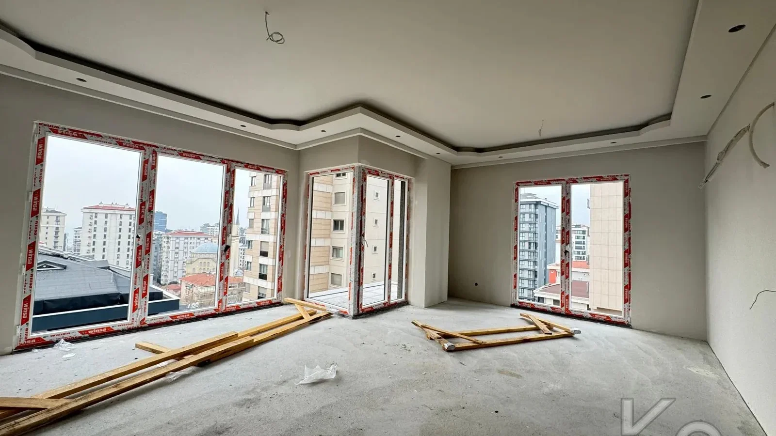 Laci̇vertcadde  Göztepe'de Yasal Ebeveyn'li Balkonlu 115m² 3+1