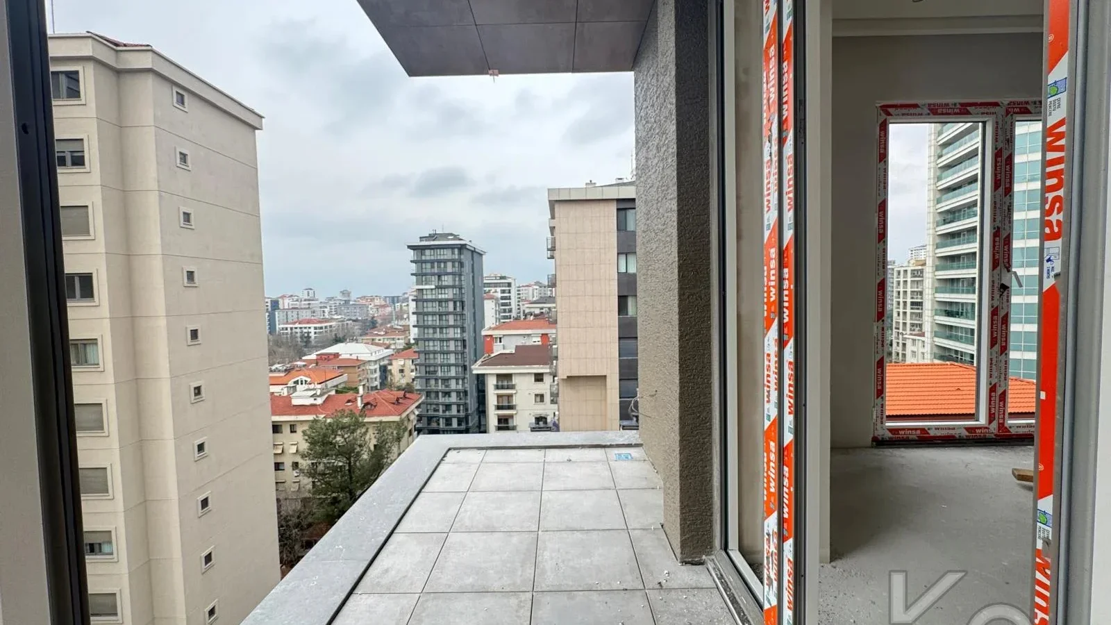Laci̇vertcadde  Göztepe'de Yasal Ebeveyn'li Balkonlu 115m² 3+1