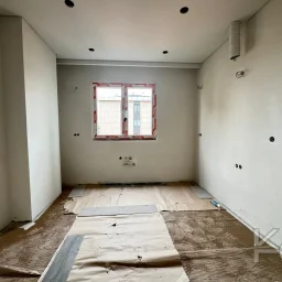 Laci̇vertcadde  Göztepe'de Yasal Ebeveyn'li Balkonlu 115m² 3+1