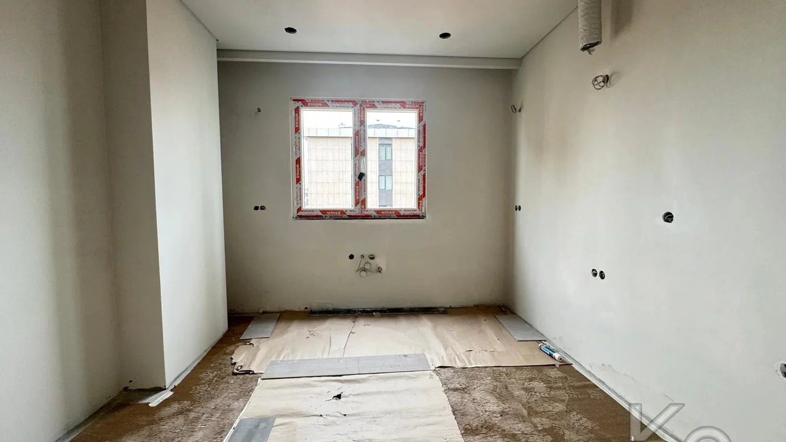 Laci̇vertcadde  Göztepe'de Yasal Ebeveyn'li Balkonlu 115m² 3+1
